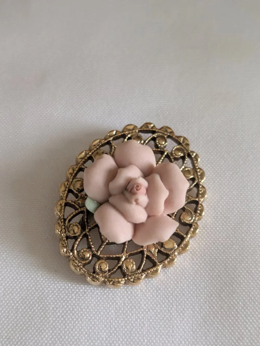 Vintage Gold Tone Filigree Pink Porcelain Carved Rose Brooch Pin
